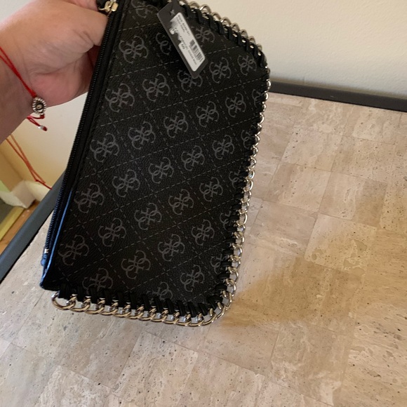 Guess - Picture 2 of 3